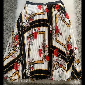 AVA & AIDEN PLEATED SKIRT!!